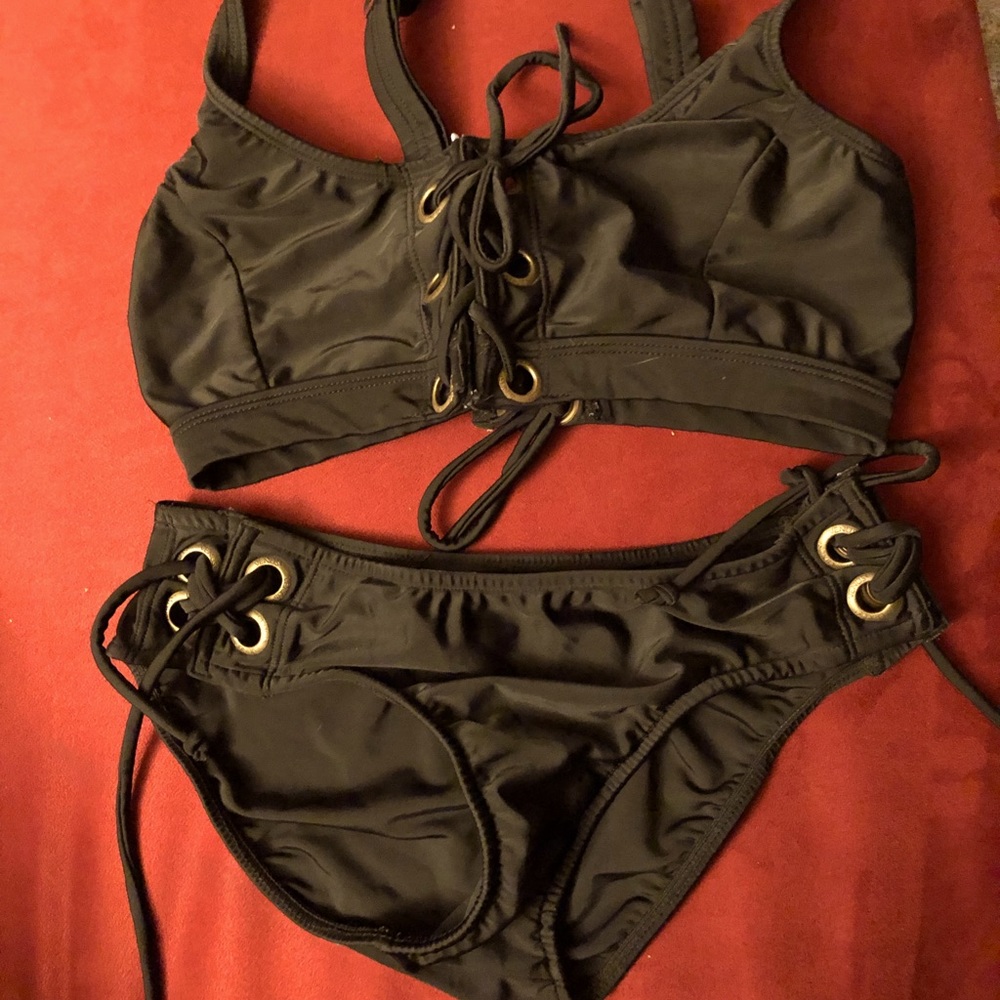 Venus Black Bikini. Sz M. Excellent Condition!
